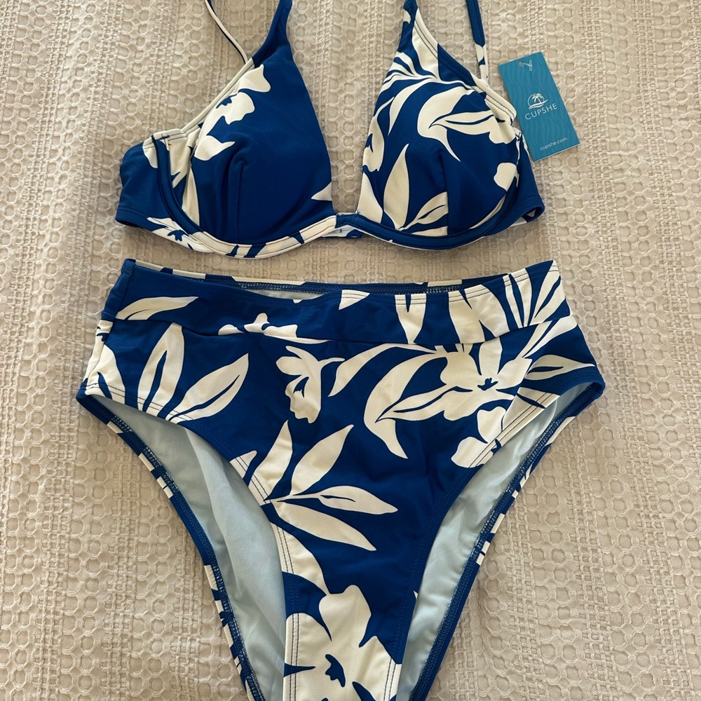 Cupshe Navy and White Leaf Print Bikini